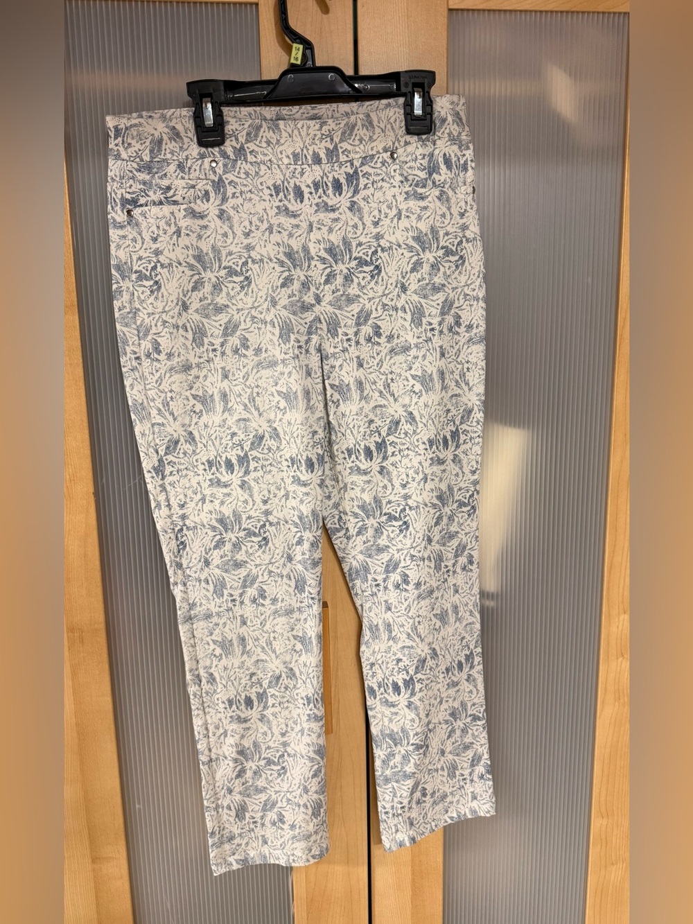 Mario Serrani Blue and White Floral Cropped Pants